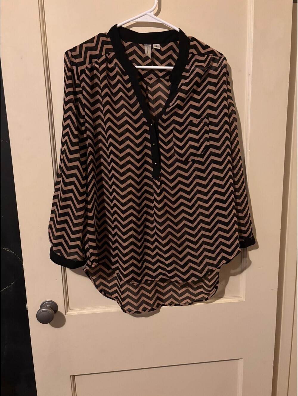 Black and tan chevron long sleeve blouse Large